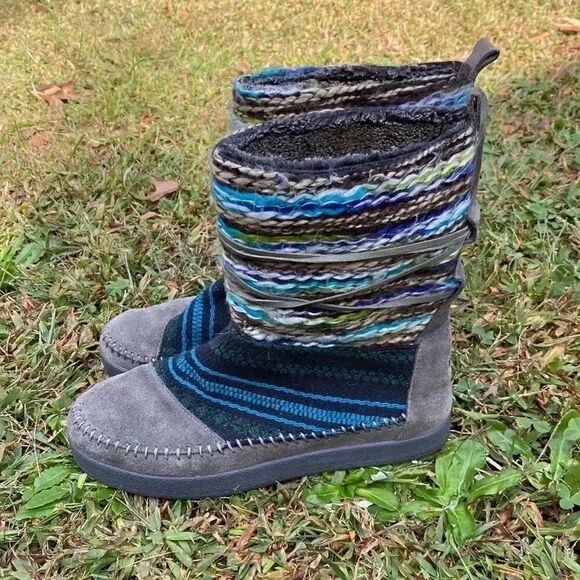 TOMS Nepal Moccasin Suede Knit Boots - Picture 4 of 11